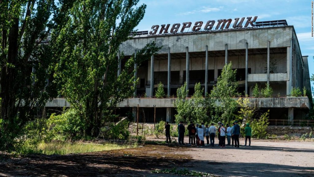 Tsjernobyl: Russische troepen nemen kerncentrale in en houden werknemers gegijzeld, zeggen Oekraïense functionarissen