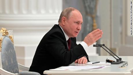 Poetin erkent separatistische gebieden in Oost-Oekraïne en markeert een scherpe escalatie van de crisis