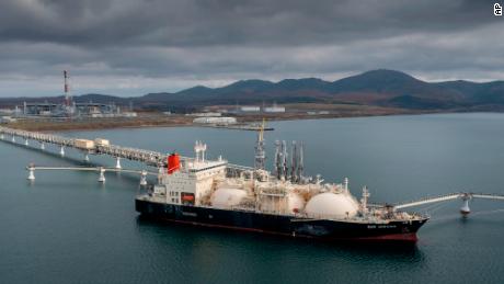 Shell volgt BP uit Rusland terwijl oliemaatschappijen Poetin dumpen