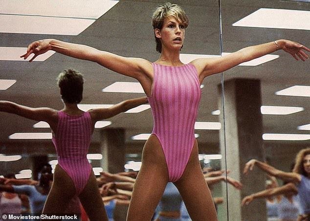 Bombshell: de actrice zoals te zien in de film Perfect uit 1985 pronkt met haar atletische persoonlijkheid