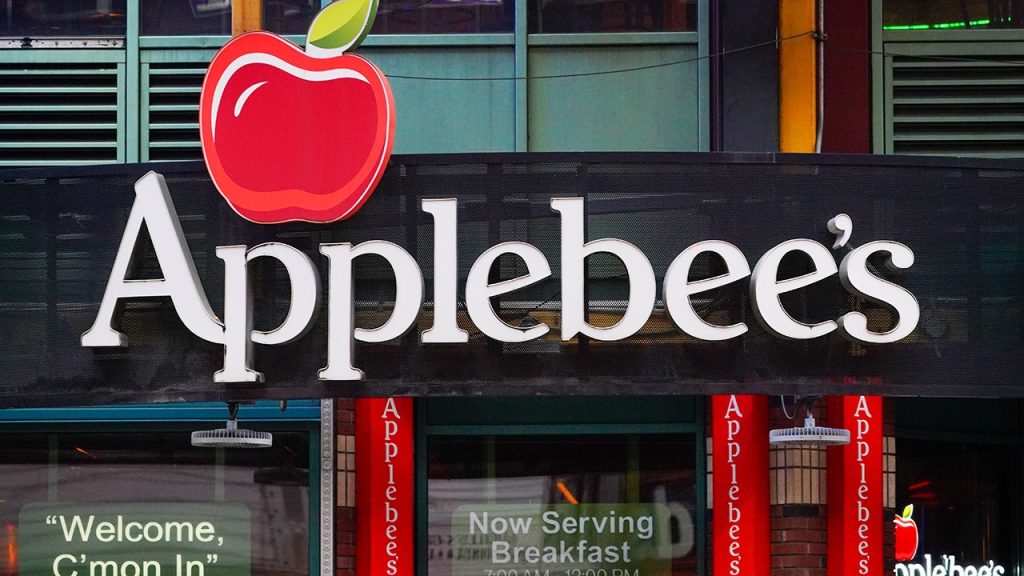 Applebee CEO zegt gasprijzen en inflatie te gebruiken om de lonen te verlagen: rapport