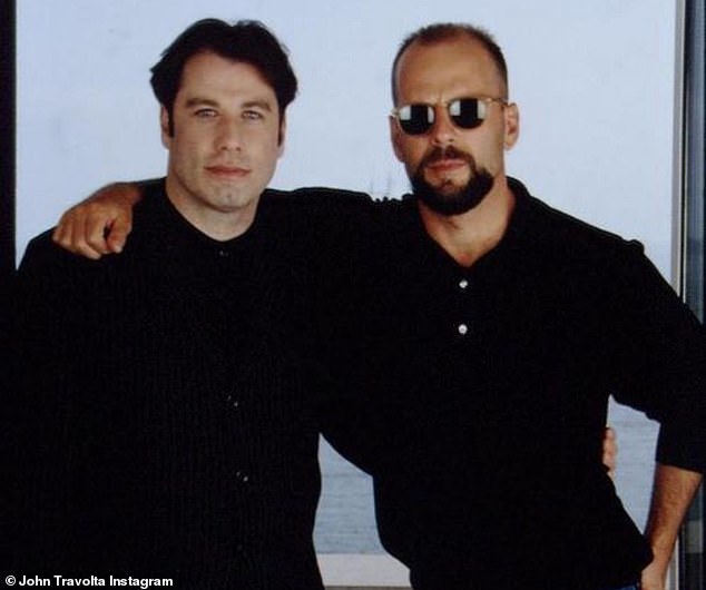 Ik hou van je Bruce: John Travolta heeft hulde gebracht aan zijn vriend en voormalige co-ster Bruce Willis nadat de acteur werd gediagnosticeerd met opsluiting