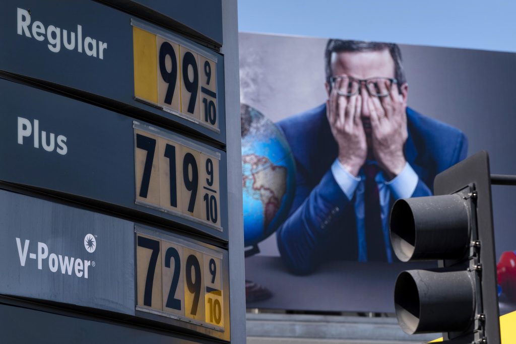 Amerikaanse benzineprijzen stijgen weer door geruchten over Russisch olie-embargo