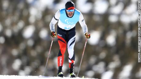 McKeever traint in Zhangjiakou voor de Paralympische Winterspelen. 