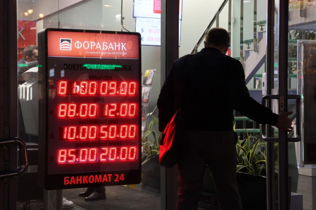 De Russische Centrale Bank legt controle op dollaraankopen