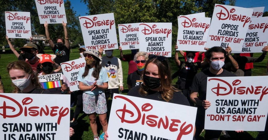 Disney-werknemers gaan in staking om te protesteren tegen de reactie van het bedrijf op de rekening van Florida