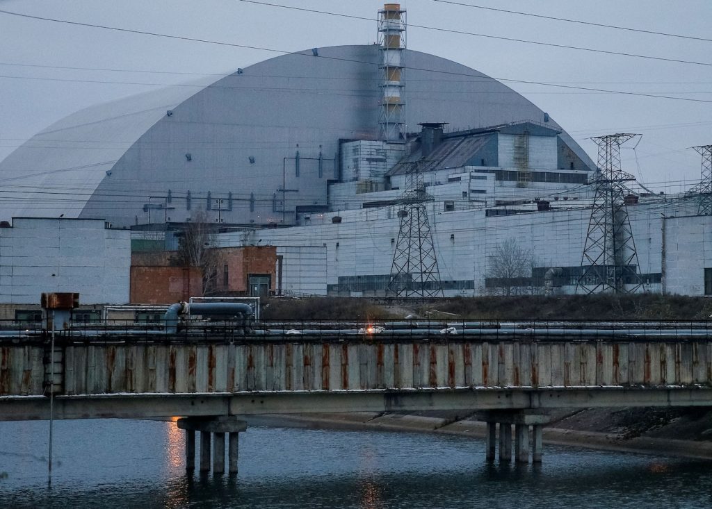 Sommige Tsjernobyl-arbeiders mochten een Oekraïense fabriek verlaten die wekenlang door Rusland was bezet