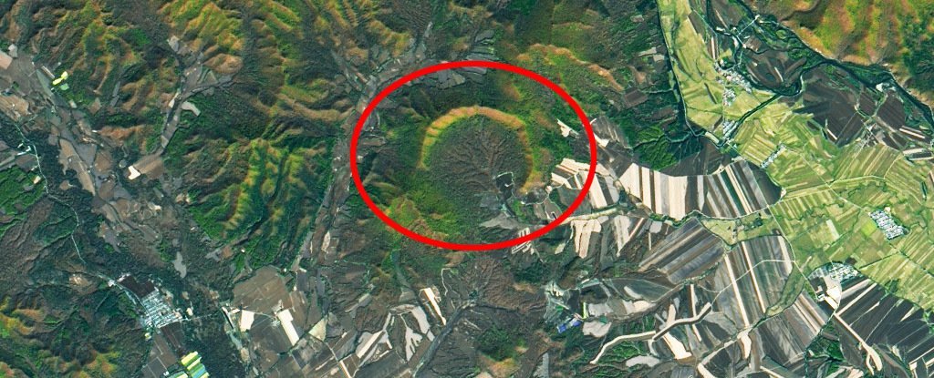 Wetenschappers hebben 100.000 jaar geleden de grootste krater op aarde ontdekt