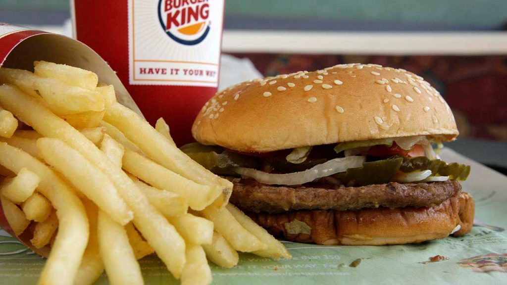 De rechtszaak beweert dat de afmetingen van de Burger King-broodjes in advertenties klanten misleiden