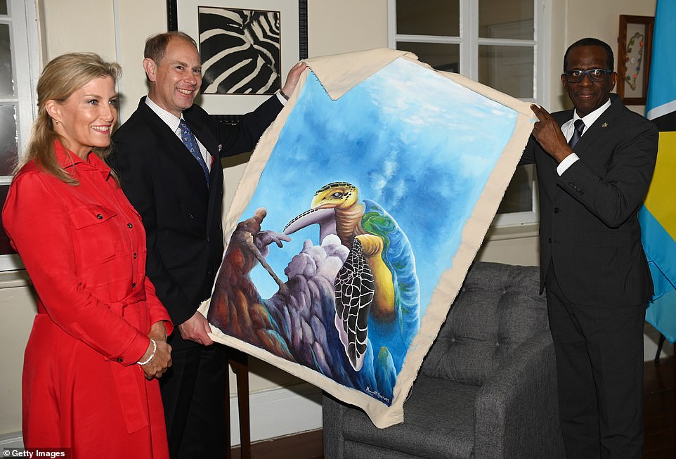 Ze wisselen geschenken uit met Monsieur Pierre De graaf en gravin van Wessex gaven een aquarel van een schildpad