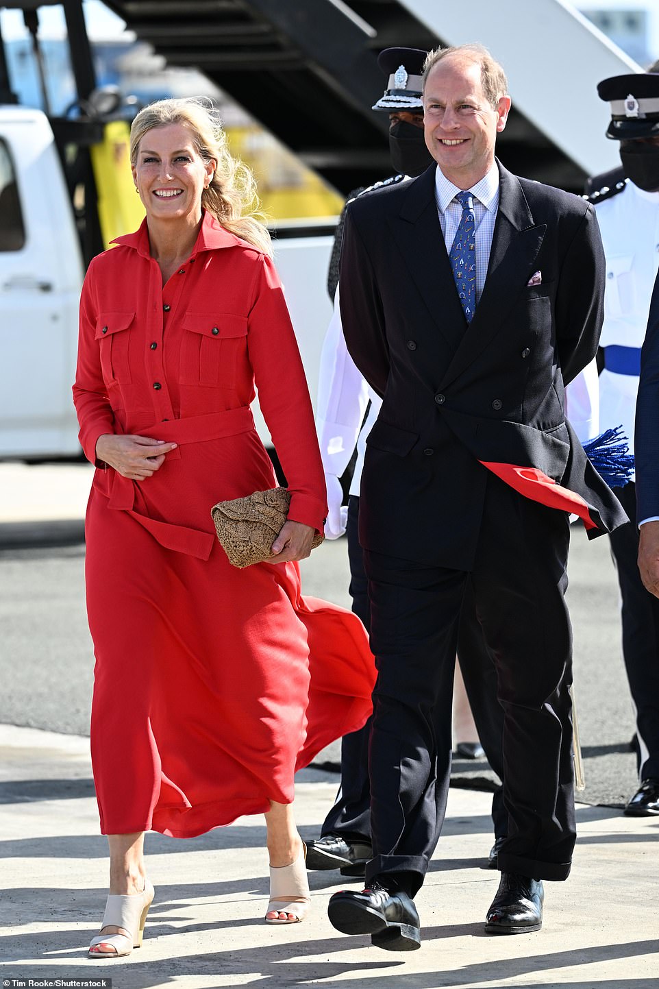 Prins Edward en Sophie Wessex, hier afgebeeld op Hewanorra International Airport, begonnen vrijdag aan hun tour van een week door de Caraïben in St. Lucia