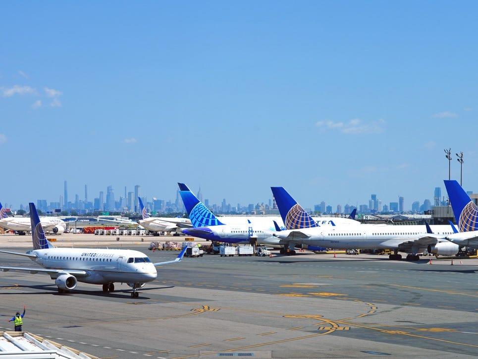 United en American Airlines vervangen op sommige routes vliegtuigen door bussen om het tekort aan piloten aan te pakken