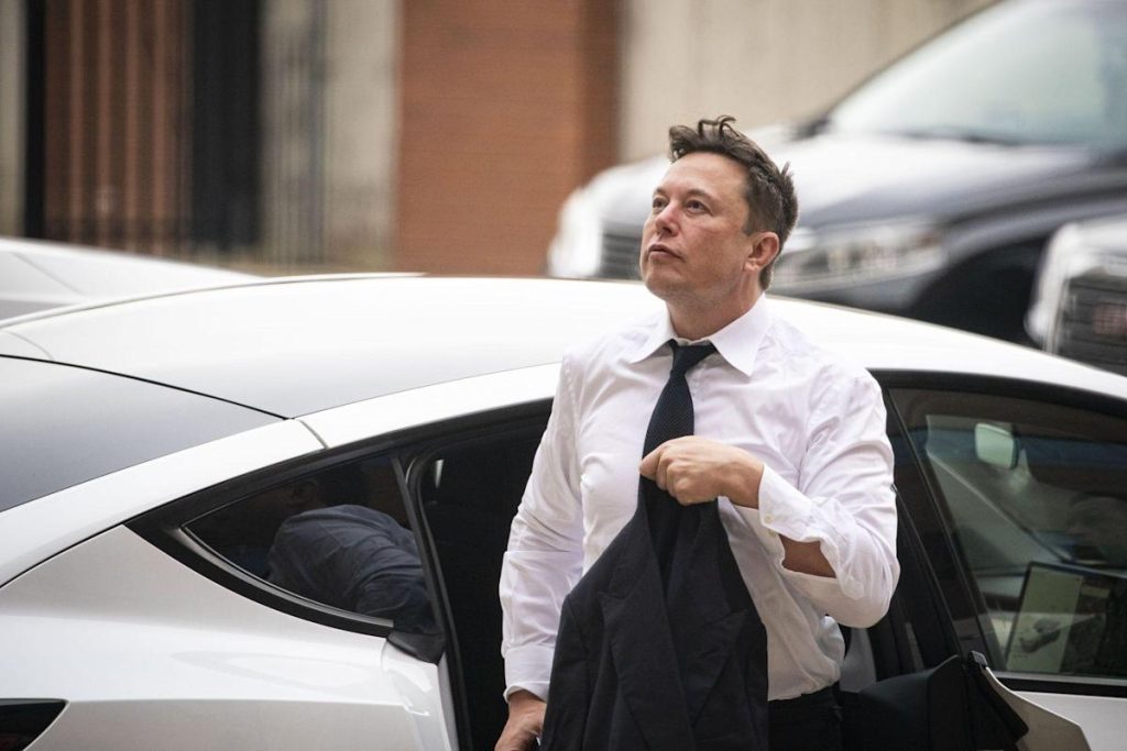 Elon Musk dumpt $ 4 miljard in Tesla-aandelen, belooft de verkoop niet te stimuleren