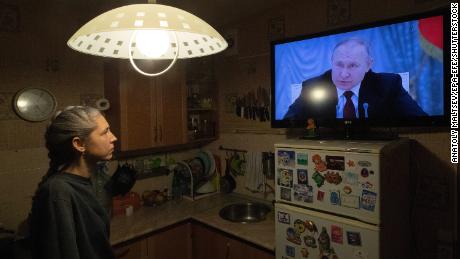 Russen in onwetendheid over de echte staat van oorlog te midden van Orwelliaanse media-aandacht voor het land