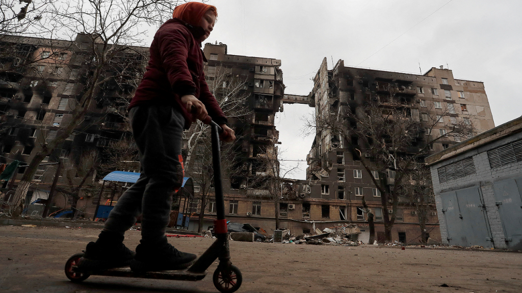 Mariupol waarschuwt dat Rusland zich voorbereidt om de stad af te sluiten om alle mannen te "liquideren" voor dwangarbeid en arbeid