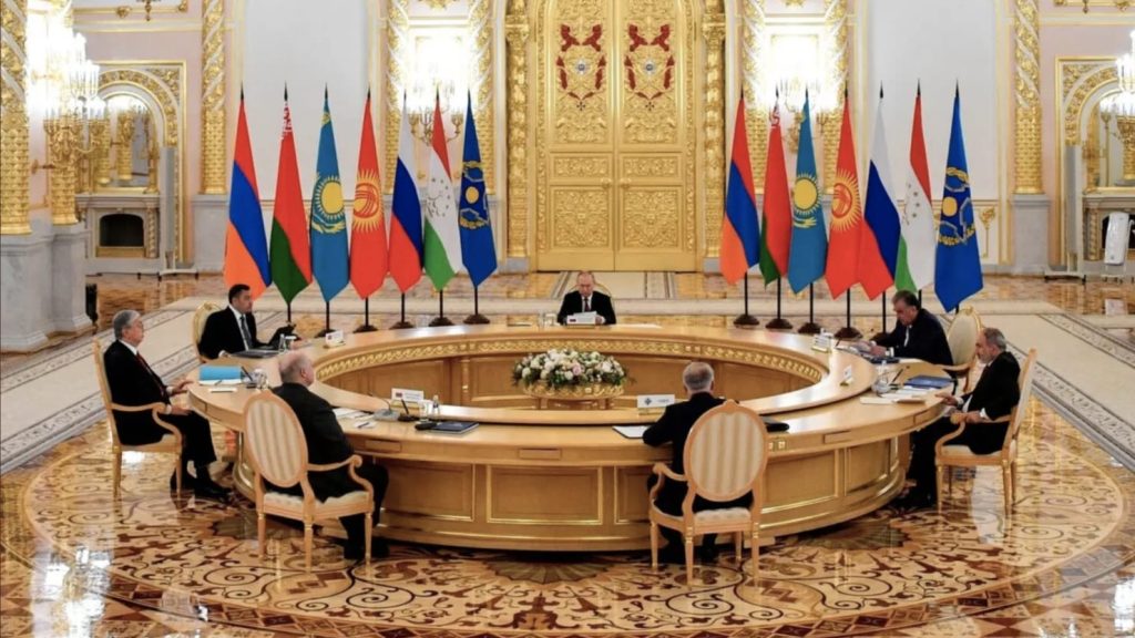 Bondgenoten van Russische president Vladimir Poetin schold Oekraïne uit tijdens CSTO-top