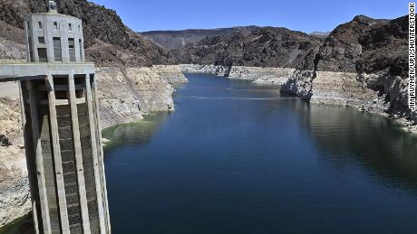 Het waterpeil van Lake Mead, dat onder de verwachtingen ligt, kan bij vallen nog eens 12 voet dalen