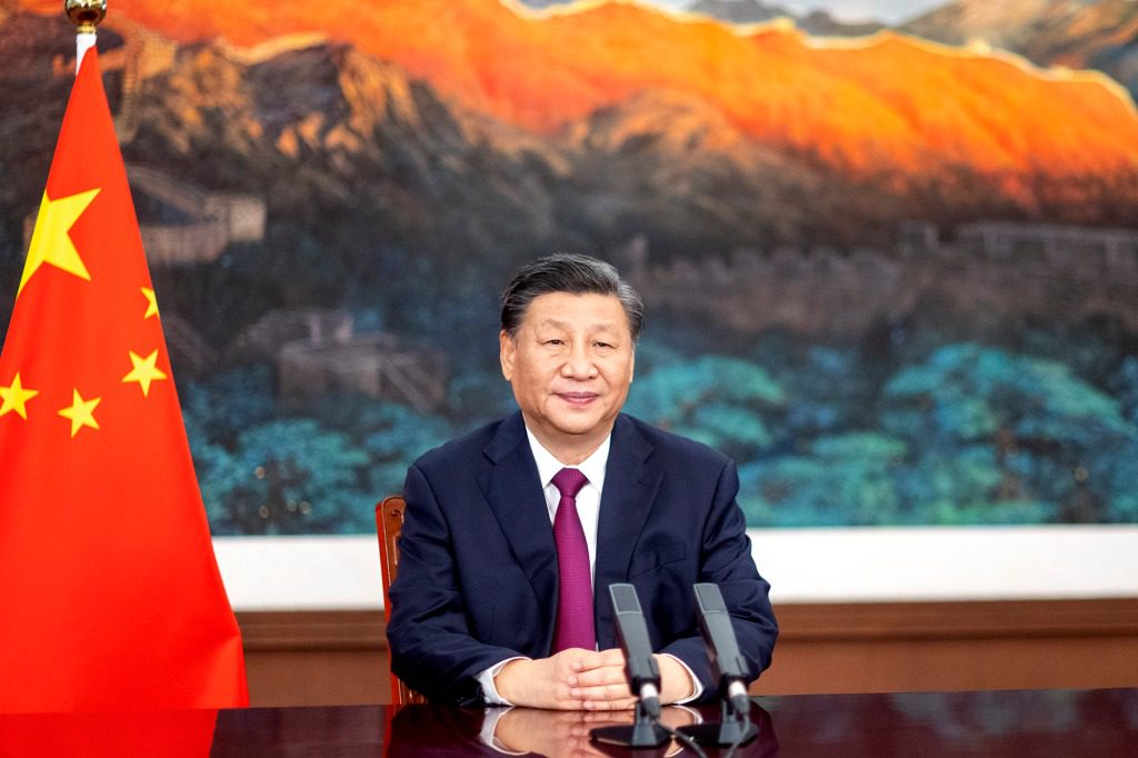 De Chinese president Xi Jinping houdt een videotoespraak tijdens de openingssessie van de bijeenkomst van de ministers van Buitenlandse Zaken van de BRICS.