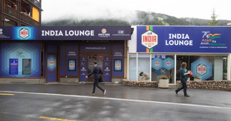 India toont 'nieuwe realiteit' met Davos Street Show