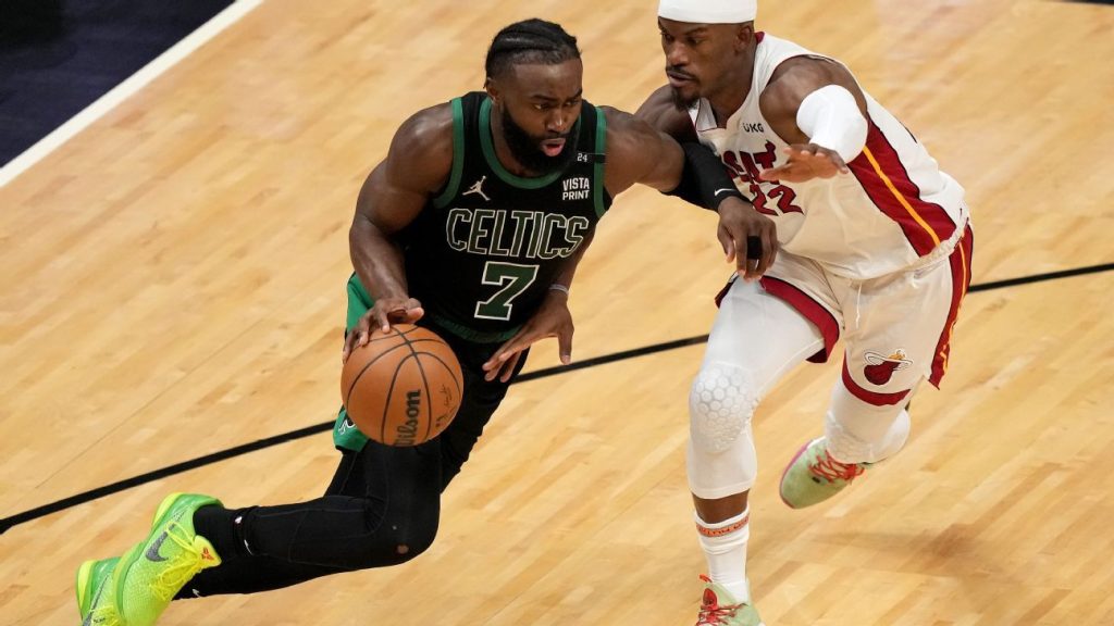 Jaylen Brown leidt Celtics ommekeer in de tweede helft toen Boston Miami Heat versloeg om zich te kwalificeren voor de NBA Finals