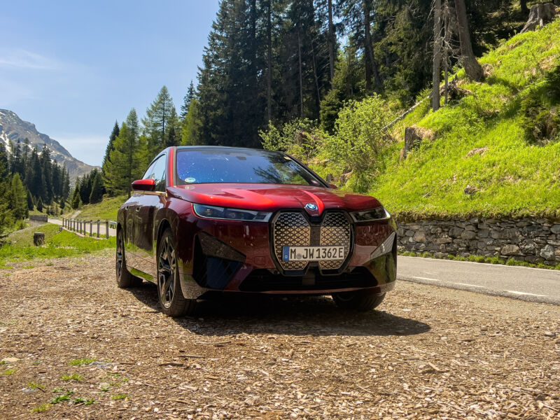 We hadden een controversieel ontwerp van BMW verwacht, maar het gezicht van de iX begint op mij te groeien.