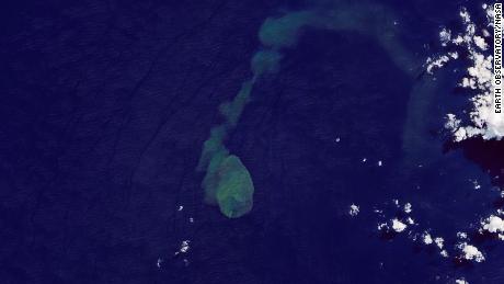 NASA legt de uitbarsting van een vulkaan vast & # 39;  Sharkcano & # 39;