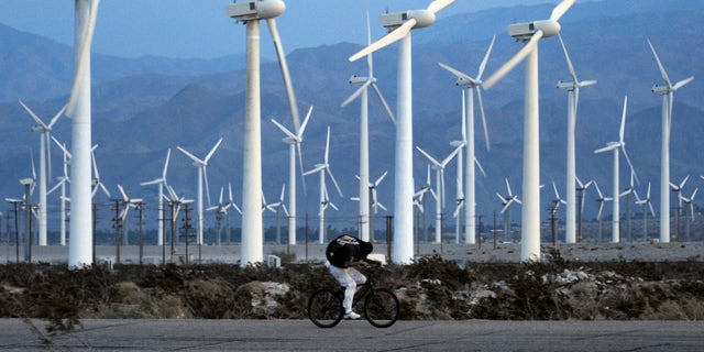Windturbines in Palm Springs, Californië.