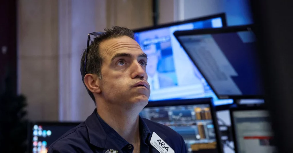 Wall Street springt met technologie en energie.  Gericht nieuws weegt zwaar op retailers