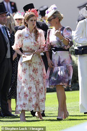 De Prins van Wales en de Hertogin van Cornwall waren naast prinses Beatrice aanwezig en bezochten Tindall