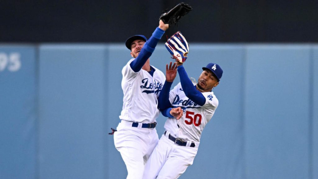 Dodgers' Mookie Betts gaat naar de lijst met gebarsten ribben terwijl verwondingen in Los Angeles toenemen