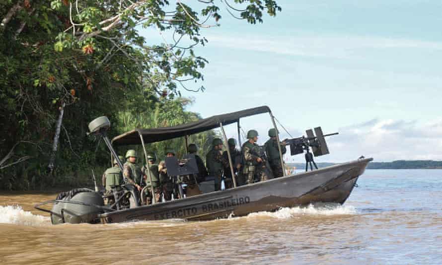 Een reddingsteam is belast met het zoeken naar de vermiste Britse journalist Dom Phillips en de Braziliaanse inheemse expert Bruno Pereira in de Javari-rivier in de staat Acre, Brazilië, aan de grens met Peru.