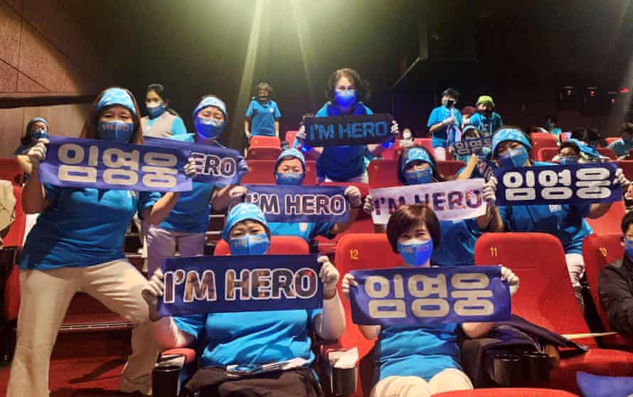 Fans van de Zuid-Koreaanse drafzanger Lim Young Woong