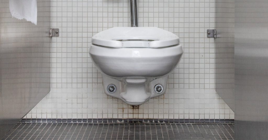 Hoe gevaarlijk zijn ziektekiemen in openbare badkamers eigenlijk?