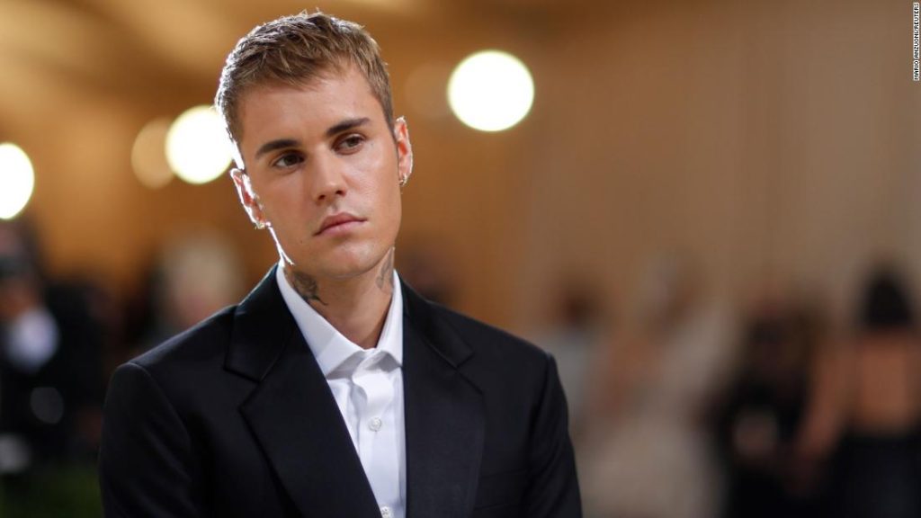 Justin Bieber zegt dat hij het Ramsay Hunt-syndroom heeft, waardoor een deel van zijn gezicht verlamd is