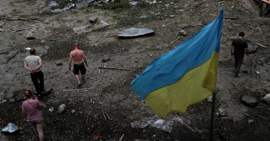 Oekraïne zegt dat Russische troepen zich hebben teruggetrokken in een belangrijke stad in het oosten van het land