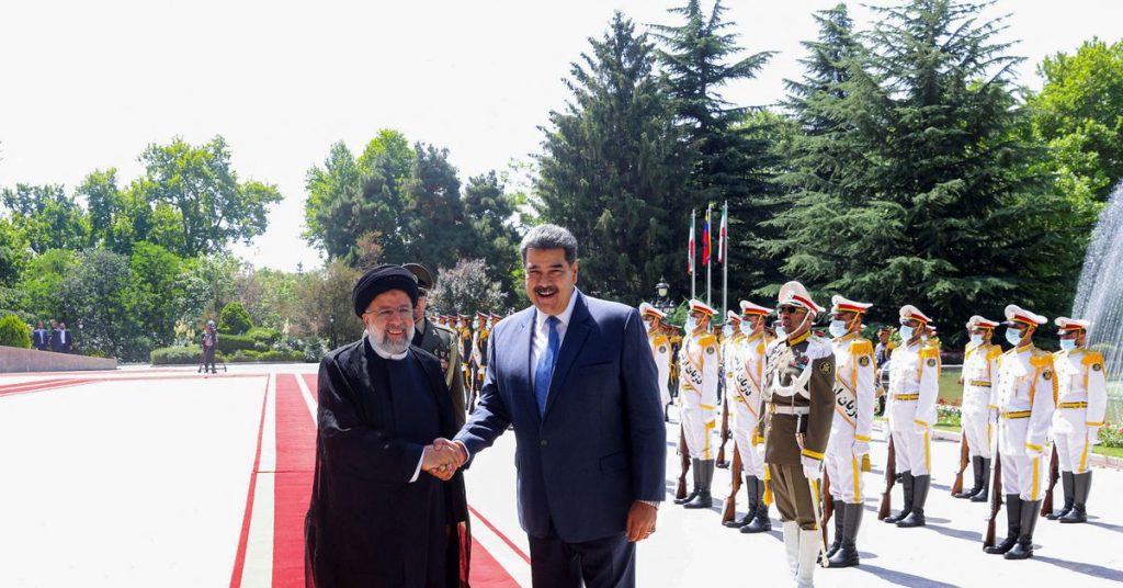 Onder Amerikaanse sancties ondertekenen Iran en Venezuela een samenwerkingsplan van 20 jaar