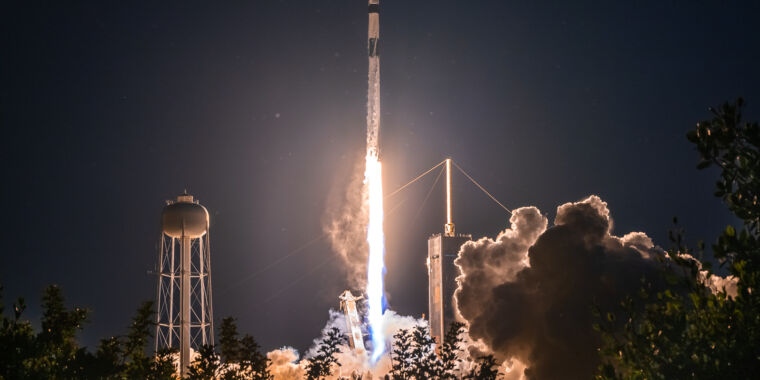 SpaceX lanceert nu 10 raketten voor elke raket gemaakt door zijn belangrijkste concurrent