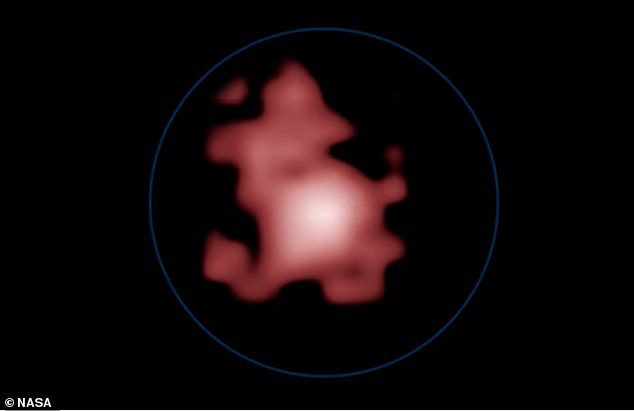 De vorige recordhouder, ontdekt door de Hubble-telescoop in 2015, is GN-z11 (foto) die dateert van 400 miljoen jaar na de geboorte van het universum