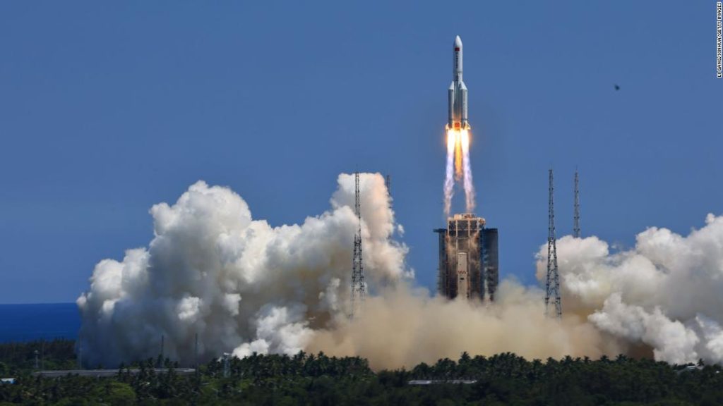 De 21-tons Chinese raket zal naar de aarde vallen na de lancering van het ruimtestation