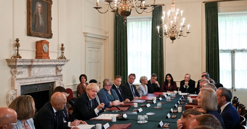 De Britse Boris Johnson op scherp bij het aftreden van de ministers