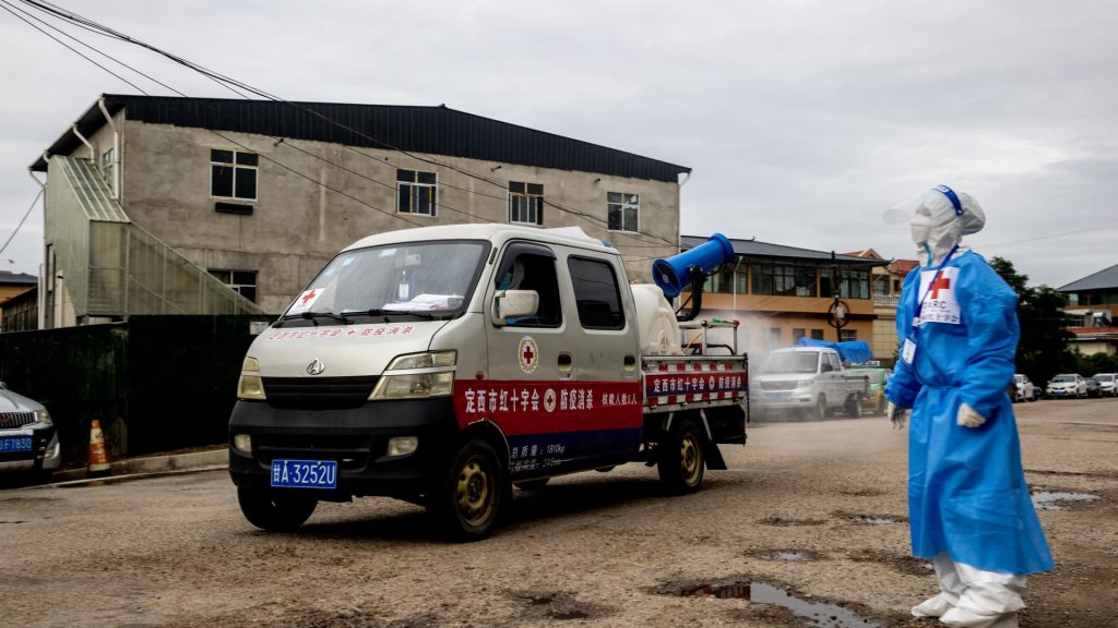 Laatste piek in COVID-19-gevallen in China belemmert toeristen, beperkt reizen