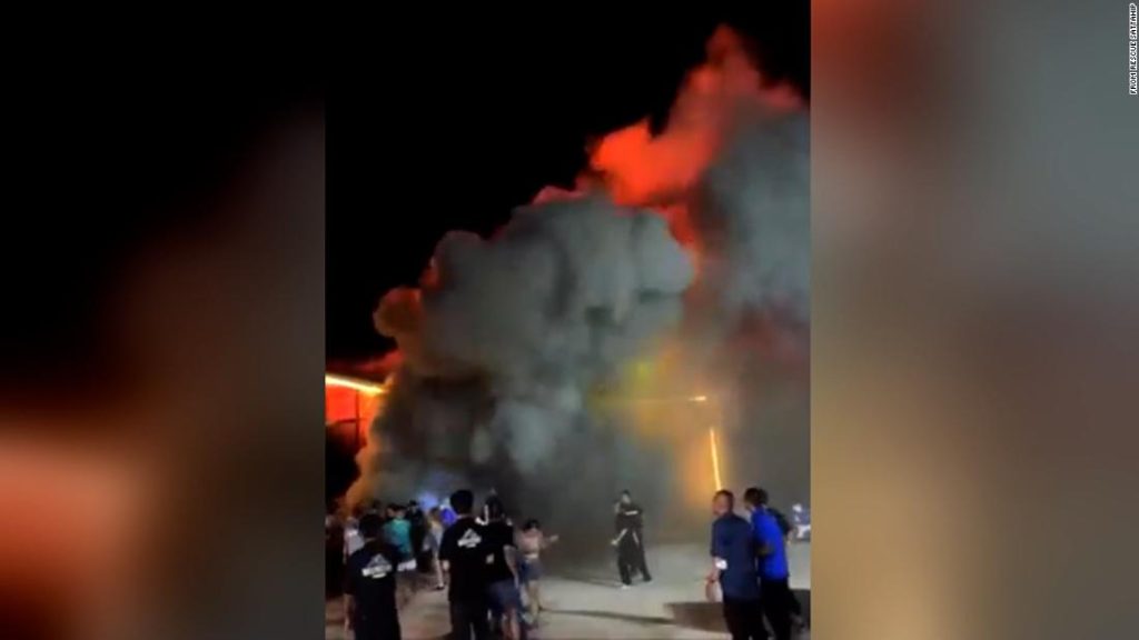 Brand in een nachtclub in Thailand: 14 mensen kwamen om bij een brand die een gebouw overspoelde