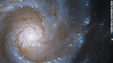 Hubble ziet het hart van een groot ontworpen spiraalstelsel