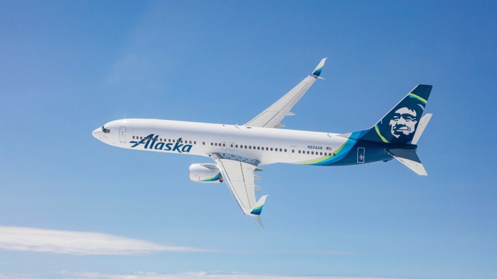 Vlucht Alaska Airlines keert terug naar Seattle nadat vliegtuigplaat afbreekt