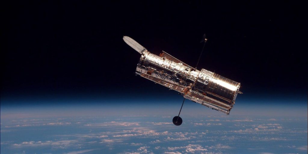 Hubble levert nog steeds terwijl de James Webb-telescoop vroege beelden van het universum heeft vastgelegd