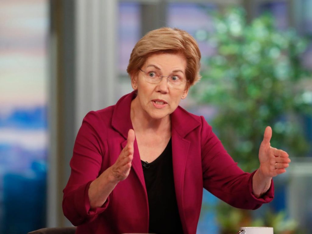 Elizabeth Warren zegt dat ze "diep bezorgd" is dat de Fed de VS in een recessie drijft door de rente te verhogen