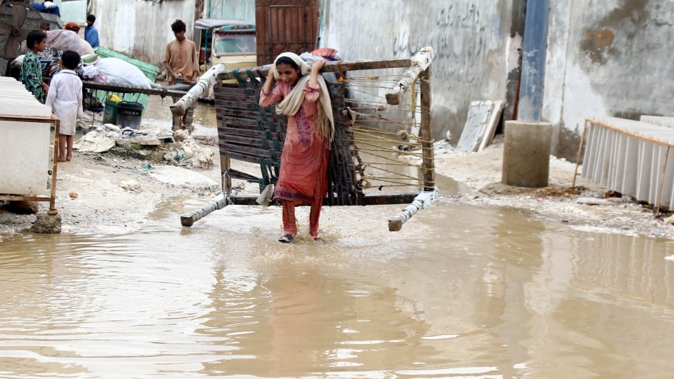 Overstromingen in Pakistan: India betuigt medeleven, veel landen bieden hulp terwijl het dodental door de moesson de 1100 overschrijdt