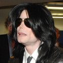 Michael Jackson Real Estate beweert dat de man direct na zijn dood eigendommen uit het huis heeft gehaald