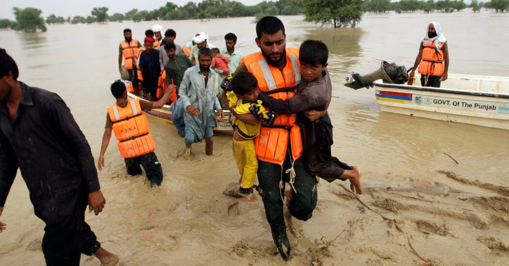 Dodelijke overstromingen vernietigen een toch al kwetsbaar Pakistan