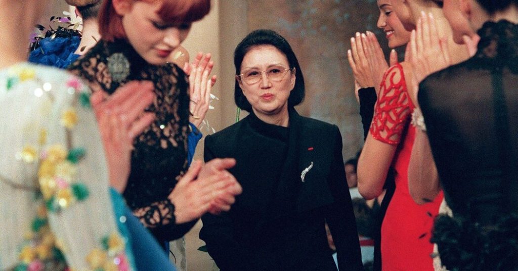 Hanae Mori, Japanse modeontwerper die Oost- en West-stijlen vermengde, sterft op 96